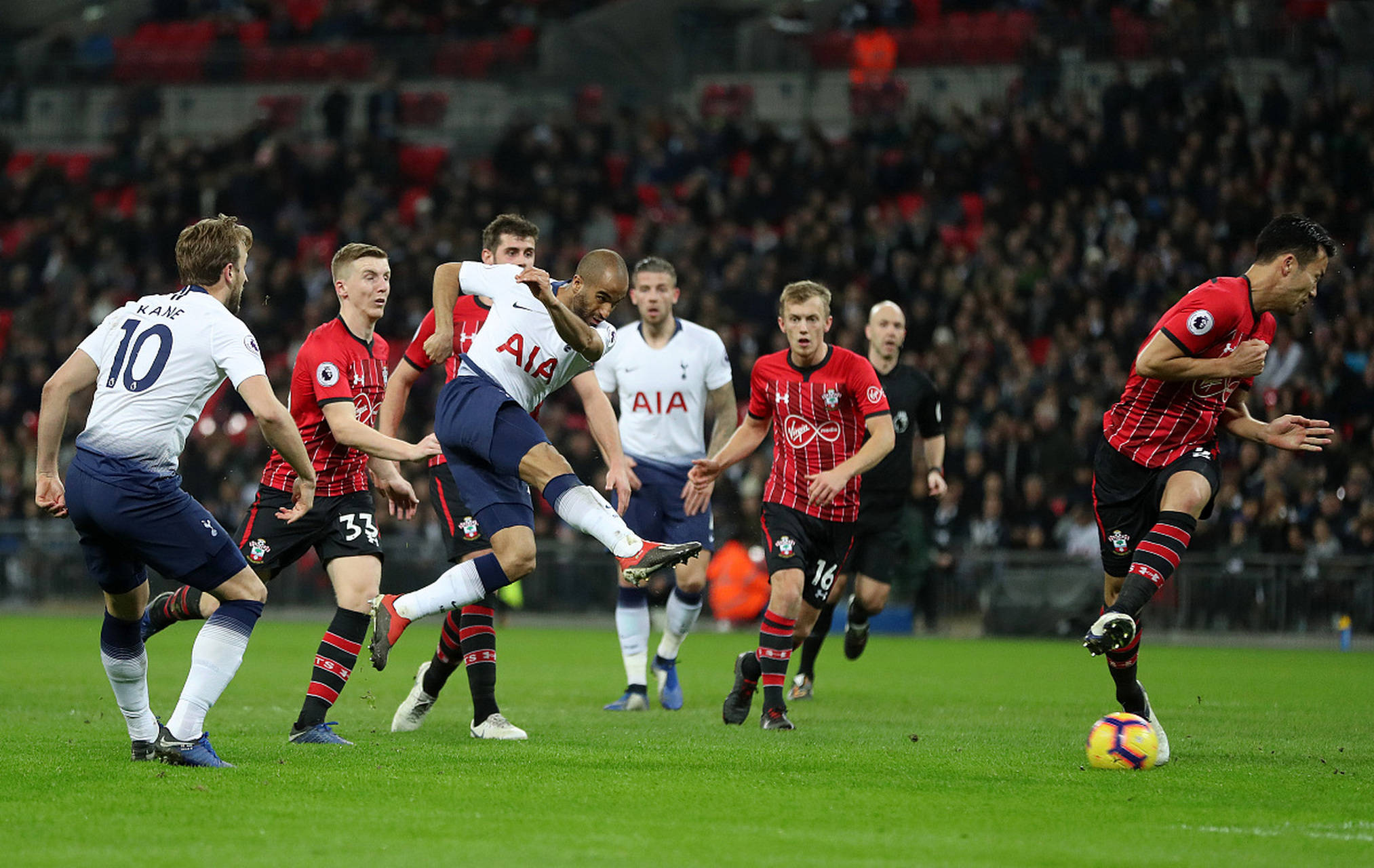 曼城成功地 曼城成功地