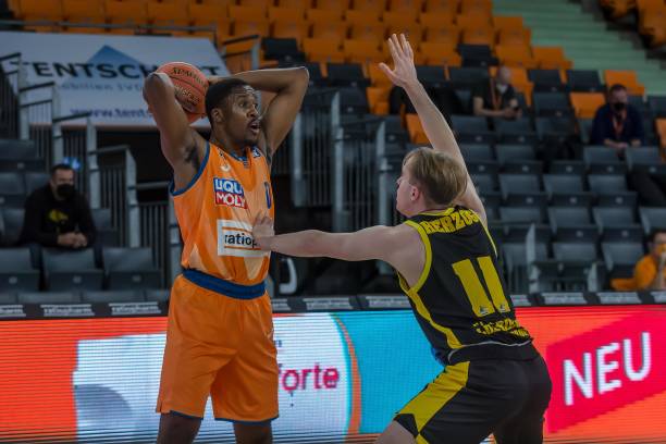 还显示出她 还显示出她